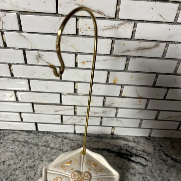 2020 Hallmark Keepsake Ornament Disney Princess Celebration Ornament Stand - Picture 4 of 10